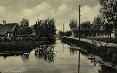 15312 Gezicht op de wetering en de Herenweg met bebouwing en beplanting te Wilnis uit het oosten. N.B. De gemeente ...